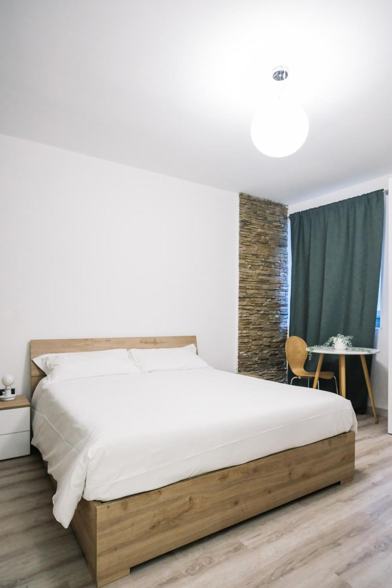 Affittacamere Flora Inn, Scotti's House - Due Passi In Centro 2*